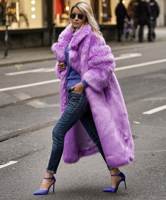 Stílusiskola: mondj búcsút a télnek színes szőrös kabátokban -  -  - divat, outfit, stílus, színes, szőrös kabát, tavasz, tél, 