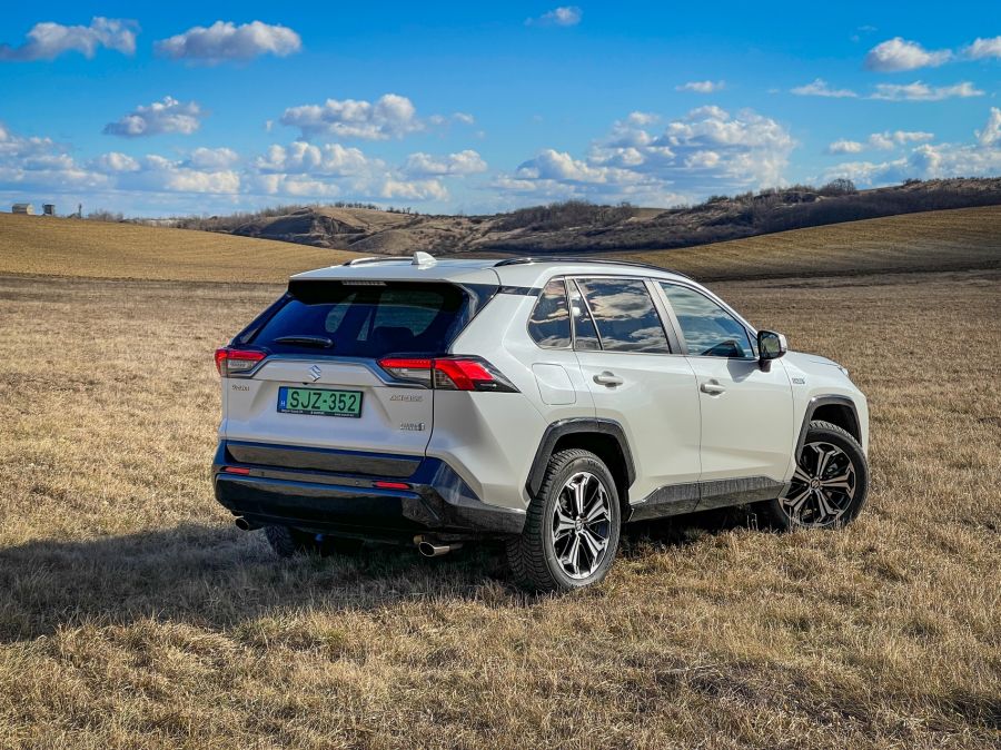 Újracímkézés az autóiparban, avagy a Suzuki Across - Autó & Motor - MOBILITY - Suzuki Across, Suzuki Across teszt, Suzuki újraciímkézés, 