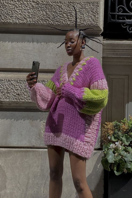 Stílusiskola: így viselj kötött pulcsiruhákat -  -  - divat, kötött pulcsiruha, outfit, pulcsiruha, stílus, 