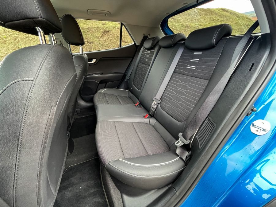 Trendi a négyzeten, avagy a fullos kicsi – Kia Stonic 120 Hybrid 48V GT Line - Autó & Motor - MOBILITY - kia stonic, Kia Stonic 120 Hybrid GT Line teszt, Stonic GT Line, stonic teszt, 