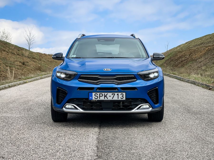 Trendi a négyzeten, avagy a fullos kicsi – Kia Stonic 120 Hybrid 48V GT Line - Autó & Motor - MOBILITY - kia stonic, Kia Stonic 120 Hybrid GT Line teszt, Stonic GT Line, stonic teszt, 