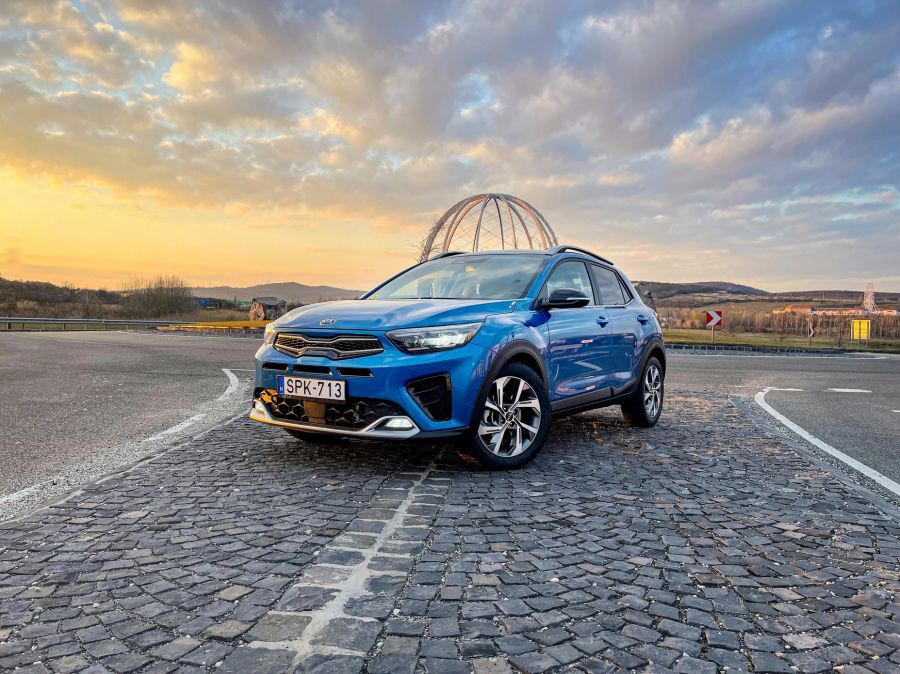Trendi a négyzeten, avagy a fullos kicsi – Kia Stonic 120 Hybrid 48V GT Line - Autó & Motor - MOBILITY - kia stonic, Kia Stonic 120 Hybrid GT Line teszt, Stonic GT Line, stonic teszt, 