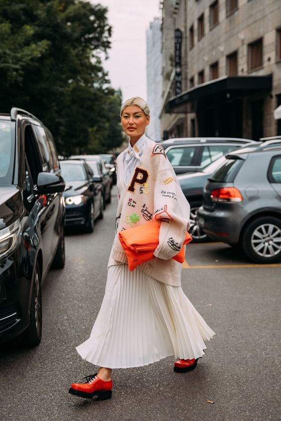 Stílusiskola: így viselj pliszírozott szoknyákat -  -  - divat, outfit, pliszírozott szoknya, stílus, szoknya, 