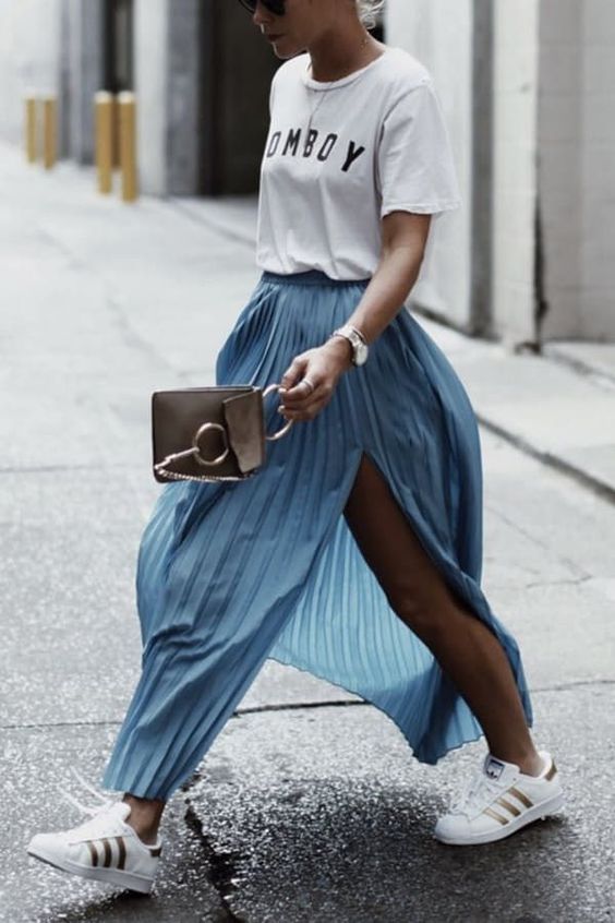 Stílusiskola: szoknya és sportcipő, a tökéletes kombináció tavaszra -  -  - divat, outfit, stílus, szoknya, tavasz, 