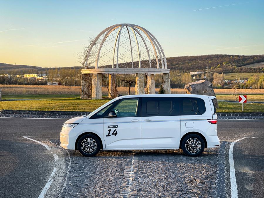 A bűvös hetes – Volkswagen T7 Multivan RT Plug-In-Hybrid - Autó & Motor - MOBILITY - 2022 VW Multivan teszt, t7 multivan, T7 Multivan plug-in hybrid teszt, Volkswagen T7 Multivan PHEV teszt, 