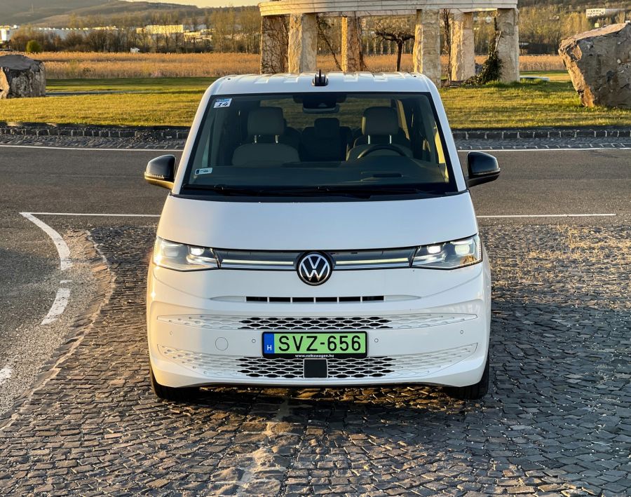 A bűvös hetes – Volkswagen T7 Multivan RT Plug-In-Hybrid - Autó & Motor - MOBILITY - 2022 VW Multivan teszt, t7 multivan, T7 Multivan plug-in hybrid teszt, Volkswagen T7 Multivan PHEV teszt, 