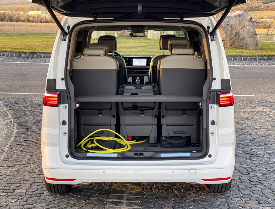 A bűvös hetes – Volkswagen T7 Multivan RT Plug-In-Hybrid - Autó & Motor - MOBILITY - 2022 VW Multivan teszt, t7 multivan, T7 Multivan plug-in hybrid teszt, Volkswagen T7 Multivan PHEV teszt, 