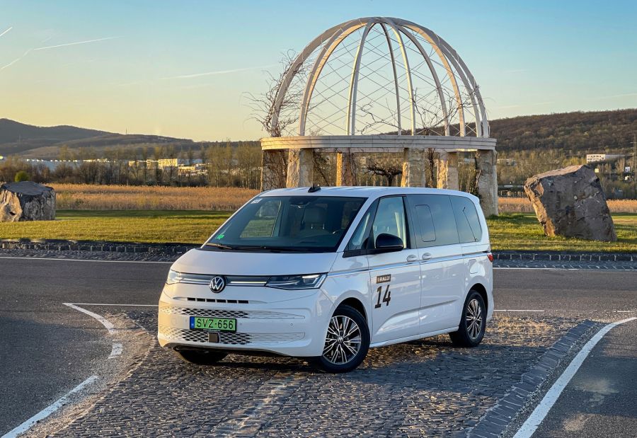 A bűvös hetes – Volkswagen T7 Multivan RT Plug-In-Hybrid - Autó & Motor - MOBILITY - 2022 VW Multivan teszt, t7 multivan, T7 Multivan plug-in hybrid teszt, Volkswagen T7 Multivan PHEV teszt, 