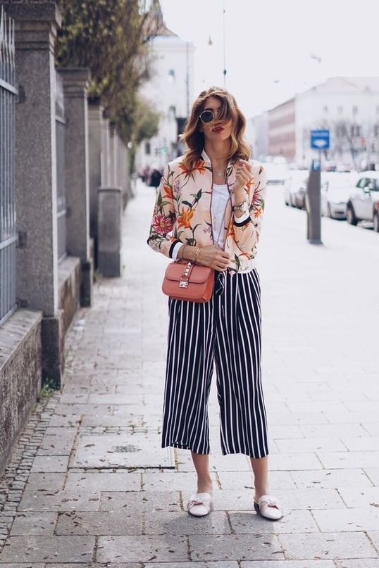Stílusikola: outfitek csíkos nadrágokkal a tavaszi szezonra -  -  - csíkos nadrág, divat, outfit, stílus, 