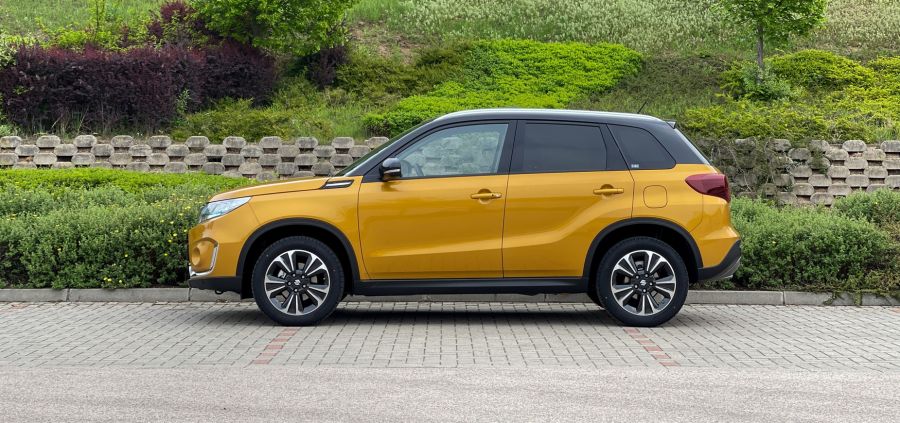 A spórolás ára – Suzuki Vitara 1.5 hibrid 6AGS 4WD GLX Panoráma - Autó & Motor - MOBILITY - 2022 Suzuki Vitara 1.5 GLX hibrid teszt, Suzuki Vitara full-hibrid teszt, Suzuki Vitara Hibrid teszt, Vitara 1.5 Hibrid GLX Panoráma teszt, 
