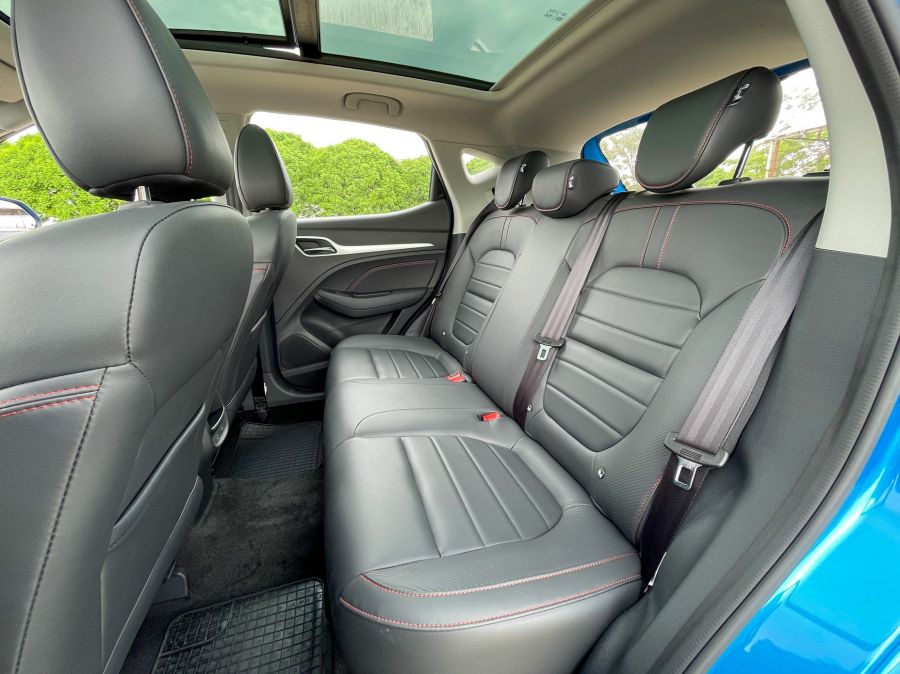 Sakk keletről – MG ZS T-GDI Exclusive 1.0 - Autó & Motor - MOBILITY - 