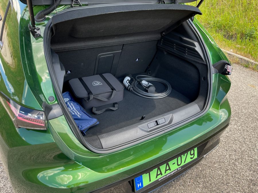 Harmadszor is 308 – Peugeot 308 GT Pack HYbrid - Autó & Motor - MOBILITY - 2022 peugeot 308, 308 peugeot, Peugeot 308 gt pack teszt, Peugeot 308 hybrid teszt, peugeot 308 PHEV teszt, 