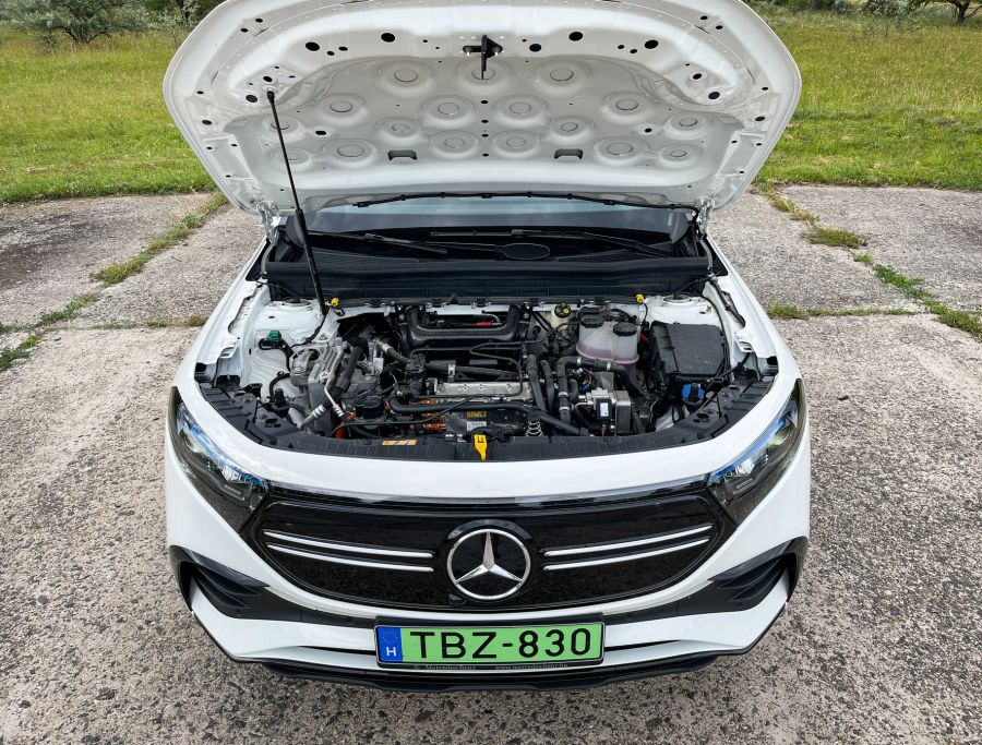 Elektromos üdvözlet Kecskemétről – Mercedes EQB 350 4Matic - Autó & Motor - MOBILITY - EQB 350, EQB Mercedes, eqb teszt, Mercedes B elektromos, Mercedes EQB teszt, Mercedes-Benz EQB 350 4Matic teszt,