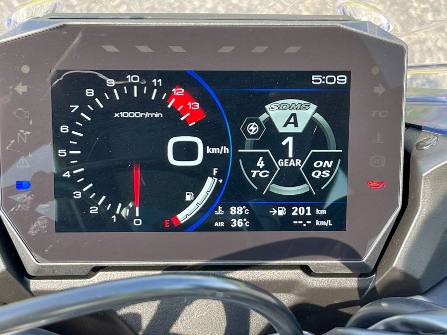 Ruhával vagy ruha nélkül? – Suzuki GSX-S1000 GT és GSX-S1000 - Autó & Motor - MOBILITY - gsxs 1000, gsxs 1000 gt, Suzuki GSX-S1000 teszt, Suzuki GSX-S1000GT teszt, Suzuki motor teszt, 