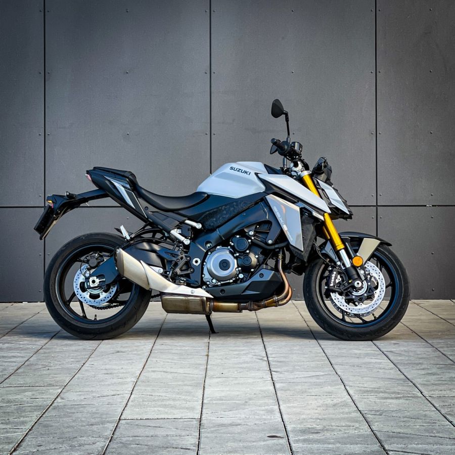 Ruhával vagy ruha nélkül? – Suzuki GSX-S1000 GT és GSX-S1000 - Autó & Motor - MOBILITY - gsxs 1000, gsxs 1000 gt, Suzuki GSX-S1000 teszt, Suzuki GSX-S1000GT teszt, Suzuki motor teszt, 