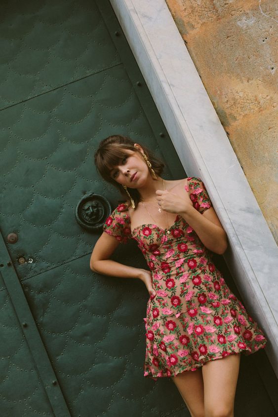 Stílusiskola: így viselj laza virágos ruhákat -  -  - divat, laza ruhák, nyár, outfit, stílus, virágos ruhák, 