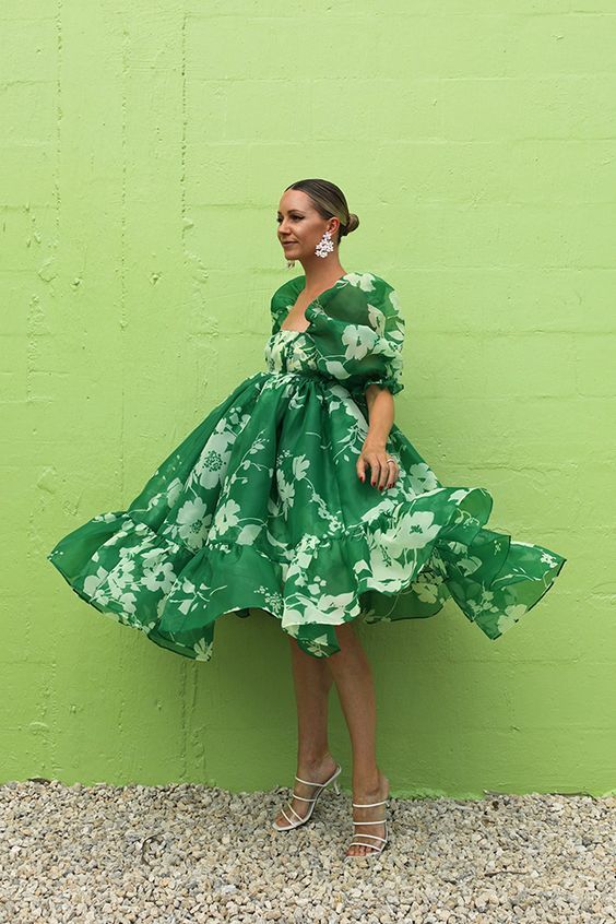 Stílusiskola: így viselj laza virágos ruhákat -  -  - divat, laza ruhák, nyár, outfit, stílus, virágos ruhák, 