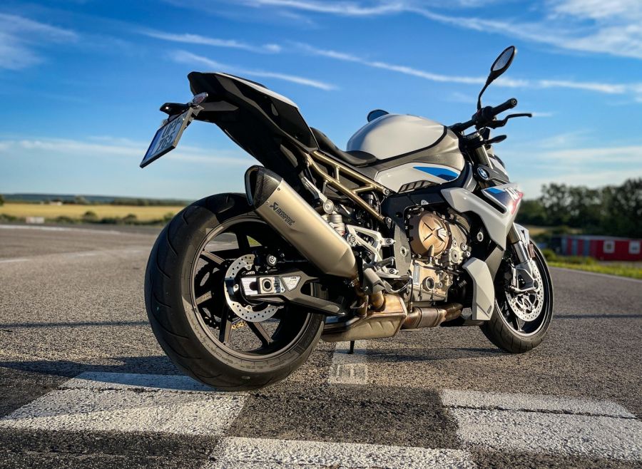 Kell valami vadság – BMW S1000R - Autó & Motor - MOBILITY - BMW motor S1000R, BMW nakedbike, BMW S 1000R teszt, BMW S1000R, s1000r, 