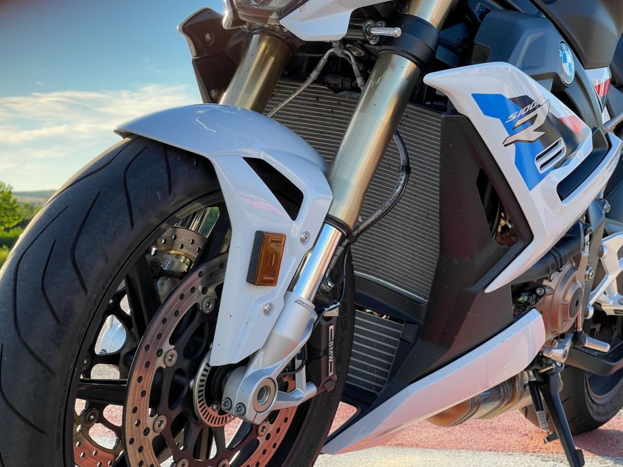 Kell valami vadság – BMW S1000R - Autó & Motor - MOBILITY - BMW motor S1000R, BMW nakedbike, BMW S 1000R teszt, BMW S1000R, s1000r, 