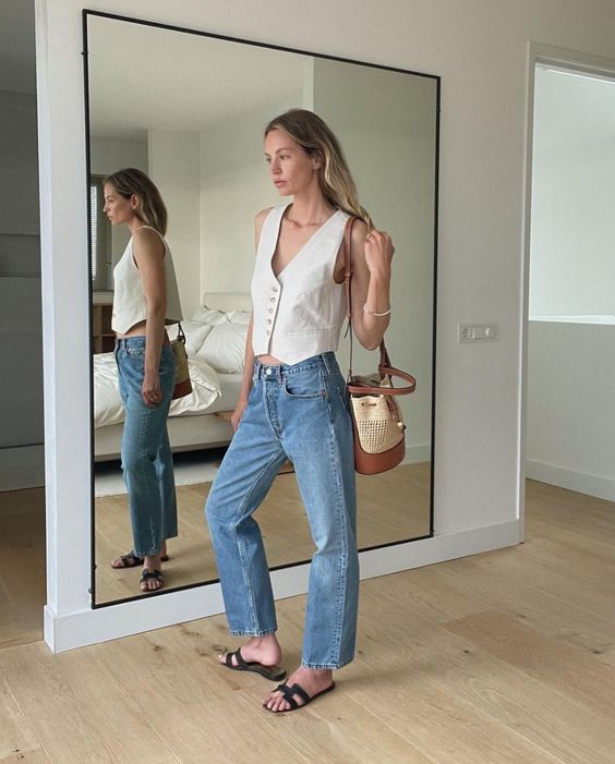 Stílusiskola: így viselj nyáron mellényeket -  -  - divat, kánikula, meleg, mellény, nyár, outfit, stílus, 