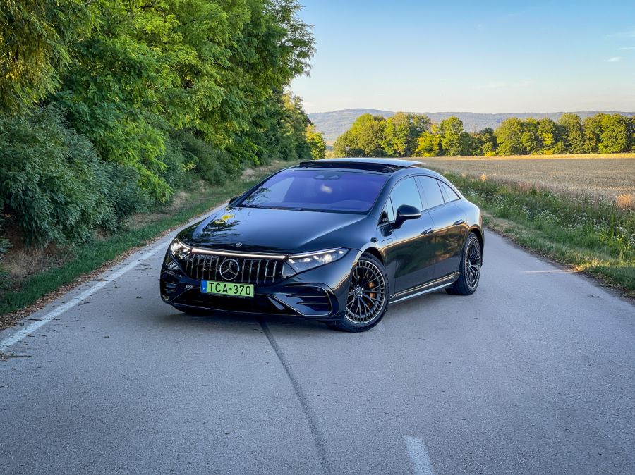 Szélesvásznú vetítés – Mercedes-Benz AMG EQS 53 4Matic - Autó & Motor - MOBILITY -