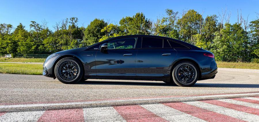 Szélesvásznú vetítés – Mercedes-Benz AMG EQS 53 4Matic - Autó & Motor - MOBILITY -