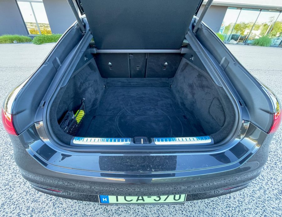 Szélesvásznú vetítés – Mercedes-Benz AMG EQS 53 4Matic - Autó & Motor - MOBILITY -