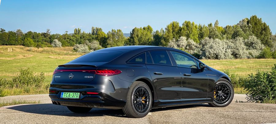 Szélesvásznú vetítés – Mercedes-Benz AMG EQS 53 4Matic - Autó & Motor - MOBILITY -