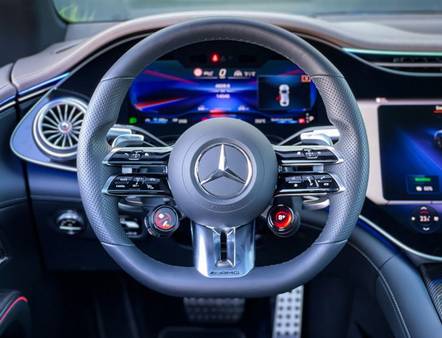 Szélesvásznú vetítés – Mercedes-Benz AMG EQS 53 4Matic - Autó & Motor - MOBILITY -