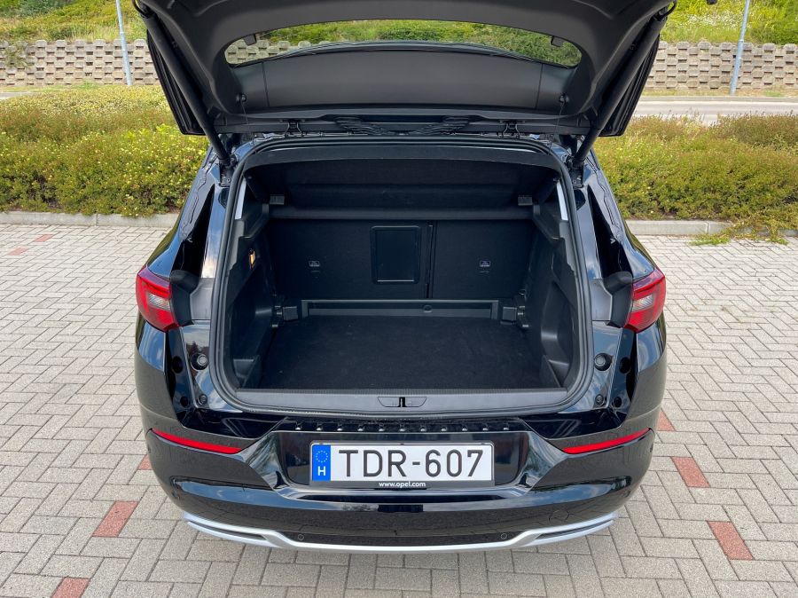 Hozza a formát - Opel Grandland 1.5D - Autó & Motor - MOBILITY - 2021 opel grandland 1.5 D teszt, 2021 opel grandland dízel teszt, 2022 opel grandland 1.5 dízel teszt, grandland 2022, grandland opel, grandland teszt,