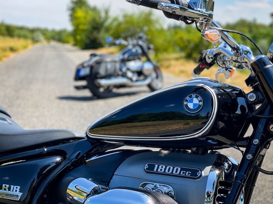 A férfi élet szakaszai, avagy az R18 generációk – BMW R18 teljes modellsor - Autó & Motor - MOBILITY - 2022 r18 range, BMW R18 Bagger teszt, BMW r18 classic teszt, BMW R18 modellsor teszt, BMW r18 teszt, BMW R18 Transcontinental teszt, r18 bmw,