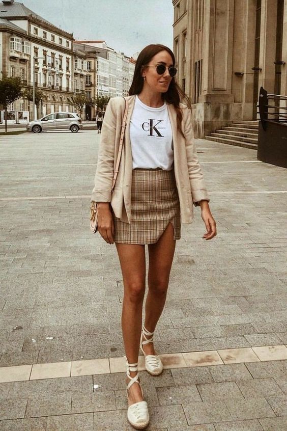 Stílusiskola: így viselj ősszel miniszoknyákat -  -  - divat, miniszoknya, outfit, ősz, stílus, 