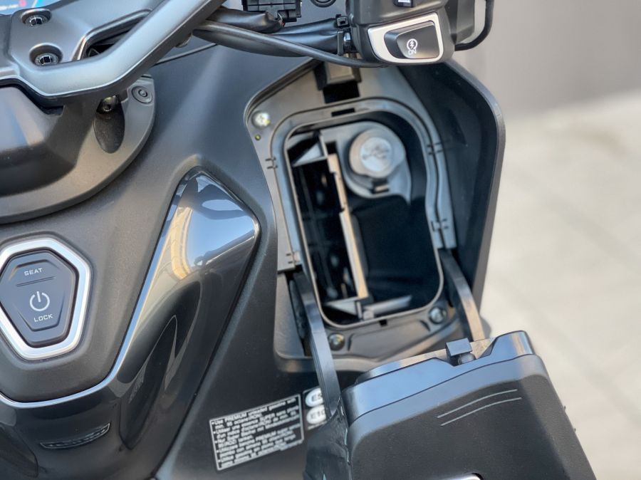 A robogóba csomagolt motor – 2022 Yamaha TMax 560 TechMax - Autó & Motor - MOBILITY - 2022 Yamaha TMax 560 TechMax teszt, 2022 Yamaha TMax 560 teszt, T-Max Tech Max teszt, Yamaha TMax teszt,