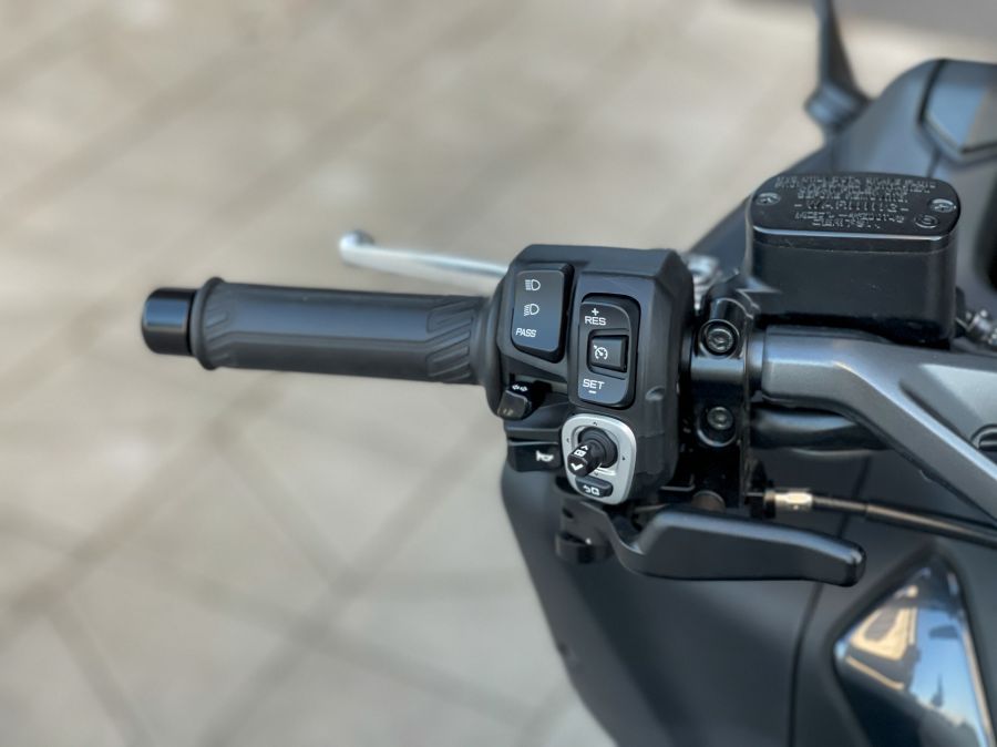 A robogóba csomagolt motor – 2022 Yamaha TMax 560 TechMax - Autó & Motor - MOBILITY - 2022 Yamaha TMax 560 TechMax teszt, 2022 Yamaha TMax 560 teszt, T-Max Tech Max teszt, Yamaha TMax teszt,