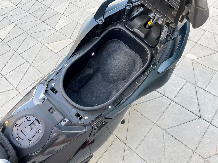 A robogóba csomagolt motor – 2022 Yamaha TMax 560 TechMax - Autó & Motor - MOBILITY - 2022 Yamaha TMax 560 TechMax teszt, 2022 Yamaha TMax 560 teszt, T-Max Tech Max teszt, Yamaha TMax teszt,