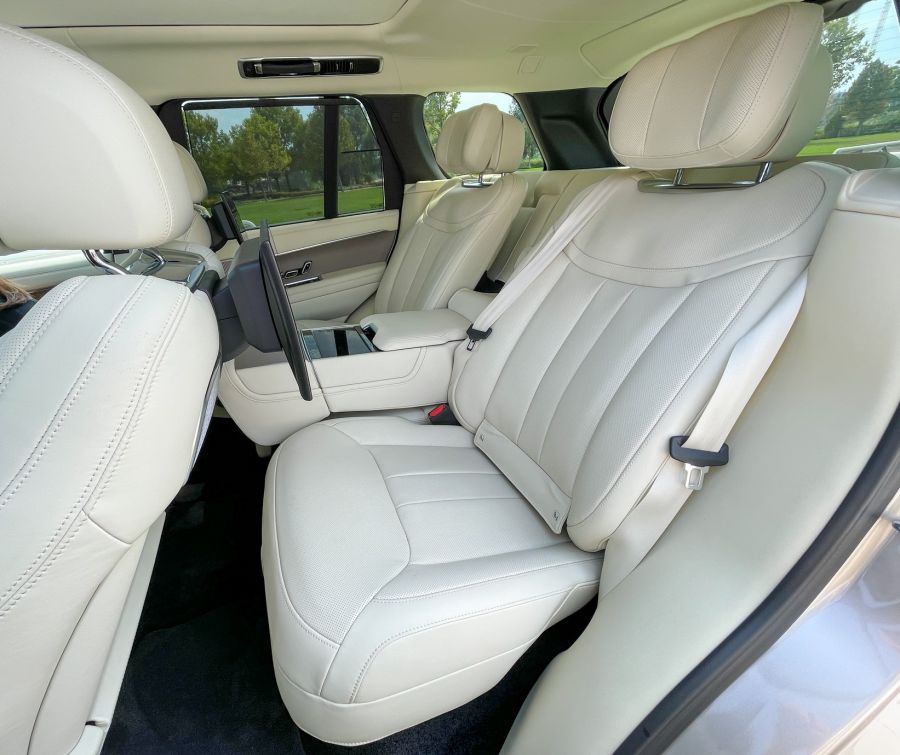 Az arisztokrácia „diszkrét” bája – Range Rover D350 First Edition MHEV - Autó & Motor - MOBILITY - 2022 Range Rover D350 MHEV teszt, 2022 Range Rover First Edition D350 MHEV teszt, range rover, Range Rover dízel teszt, Range Rover teszt, 