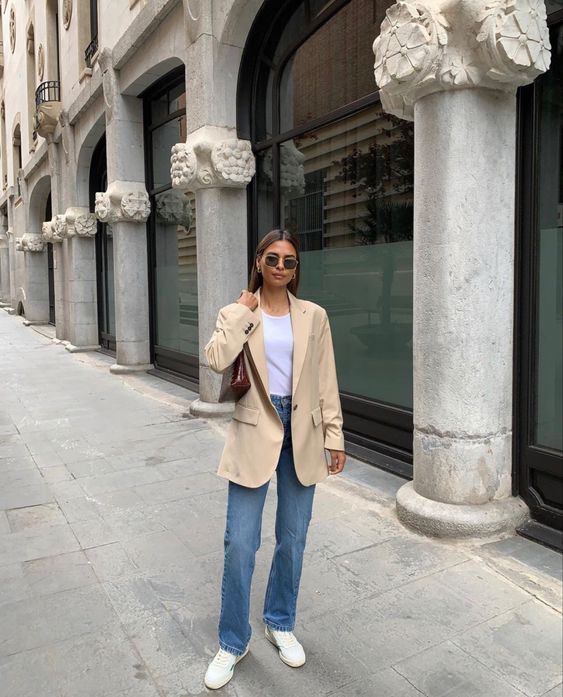 Stílusiskola: blézer és tornacipő - az őszi szezon nyerő párosa -  -  - blézer, divat, outfit, stílus, tornacipő, 