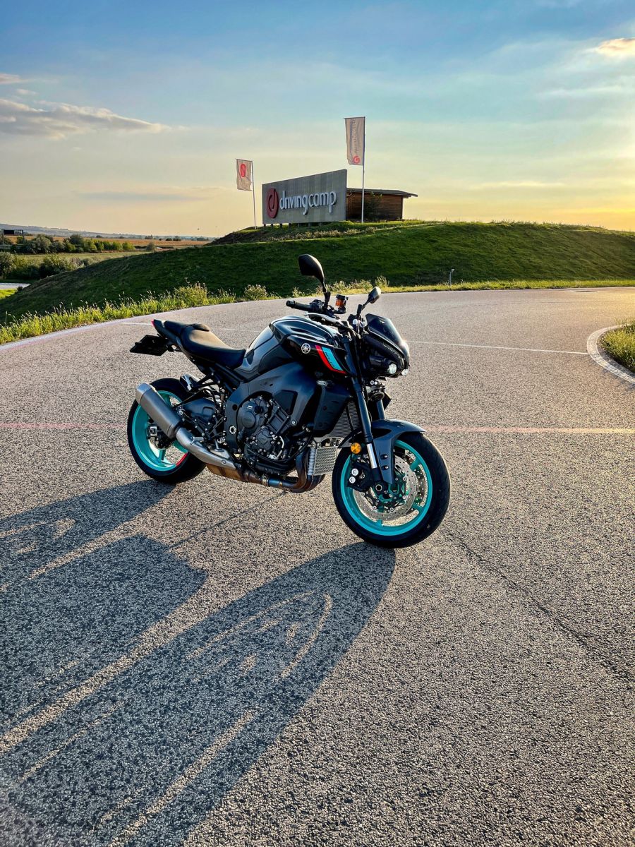 Érdemes nekivetkőzni - Yamaha MT-10 - Autó & Motor - MOBILITY - 2022 yamaha MT-10 teszt, MT 10, MT 10 teszt, mt-10 yamaha, Yamaha mt 10, yamaha teszt, 