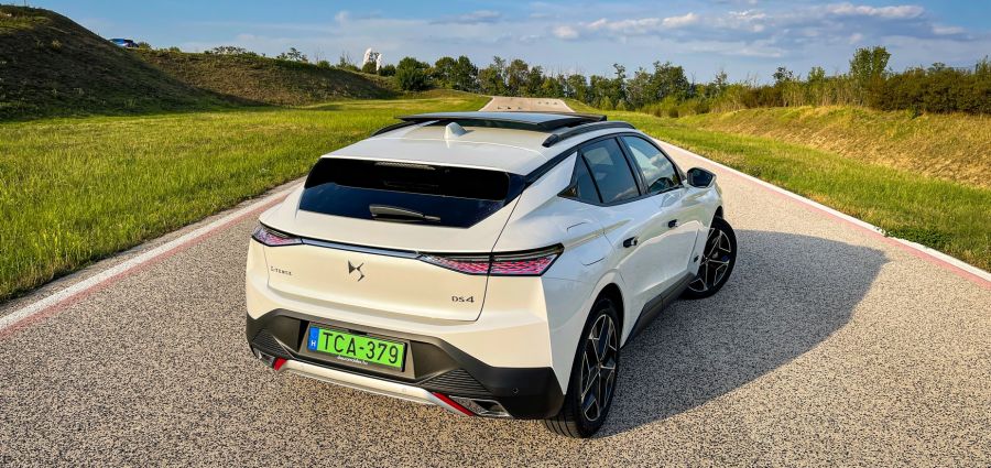 De Szép – DS 4 Cross Rivoli E-tense - Autó & Motor - MOBILITY - 2022 DS4 teszt, DS 4 Cross Rivoli teszt, ds4 auto, DS4 cross teszt, ds4 teszt, 