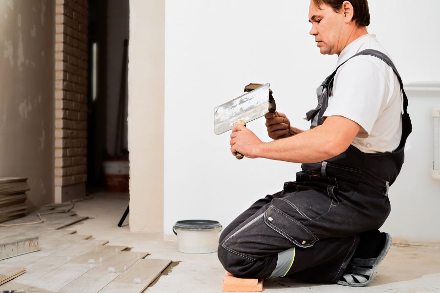 Járólap lerakása házilag: így csináld! - STYLELIFE - Otthon & Design - burkolás, burkolás menete, csempevágó, diy, járólap,