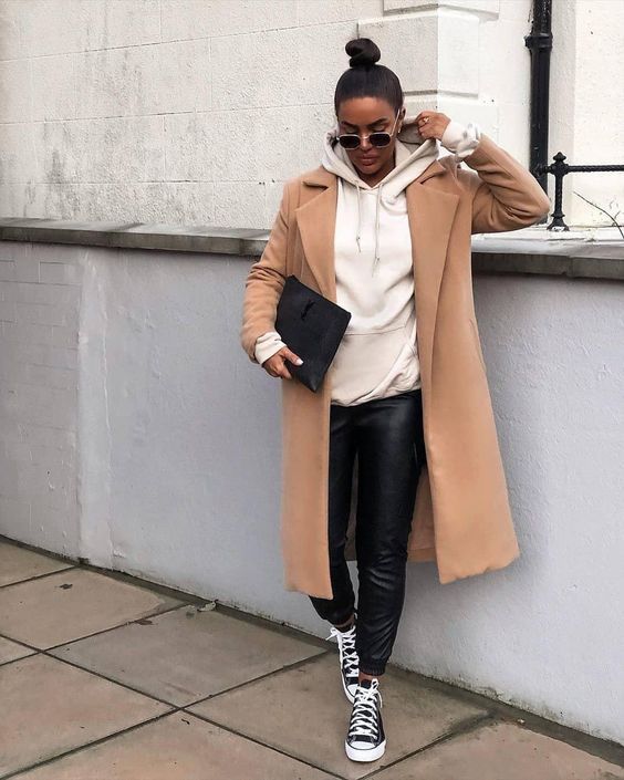 Stílusiskola: így viselj kapucnis pulcsikat szövetkabáttal -  -  - divat, kapucnis pulcsi, outfit, stílus, szövetkabát, 