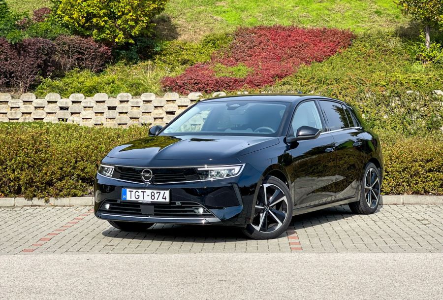 Jó lesz-e számára a csillagok állása? – 2022 Opel Astra 1,5 dízel Elegance - Autó & Motor - MOBILITY - 2022 Opel Astra 1%2C5 dízel Elegance teszt, 2022 Opel Astra dízel teszt, Astra Elegance 1%2C5 dízel, Astra teszt, 