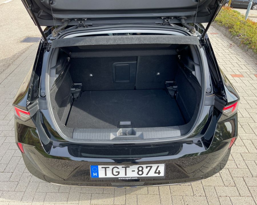 Jó lesz-e számára a csillagok állása? – 2022 Opel Astra 1,5 dízel Elegance - Autó & Motor - MOBILITY - 2022 Opel Astra 1%2C5 dízel Elegance teszt, 2022 Opel Astra dízel teszt, Astra Elegance 1%2C5 dízel, Astra teszt, 