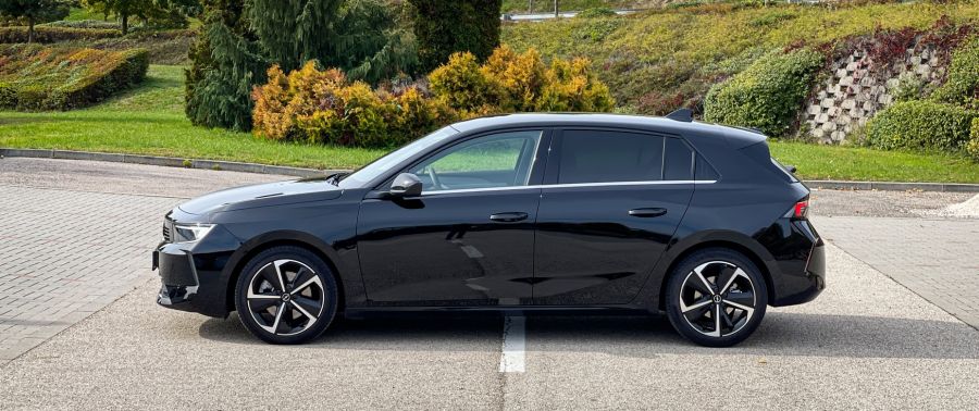 Jó lesz-e számára a csillagok állása? – 2022 Opel Astra 1,5 dízel Elegance - Autó & Motor - MOBILITY - 2022 Opel Astra 1%2C5 dízel Elegance teszt, 2022 Opel Astra dízel teszt, Astra Elegance 1%2C5 dízel, Astra teszt, 