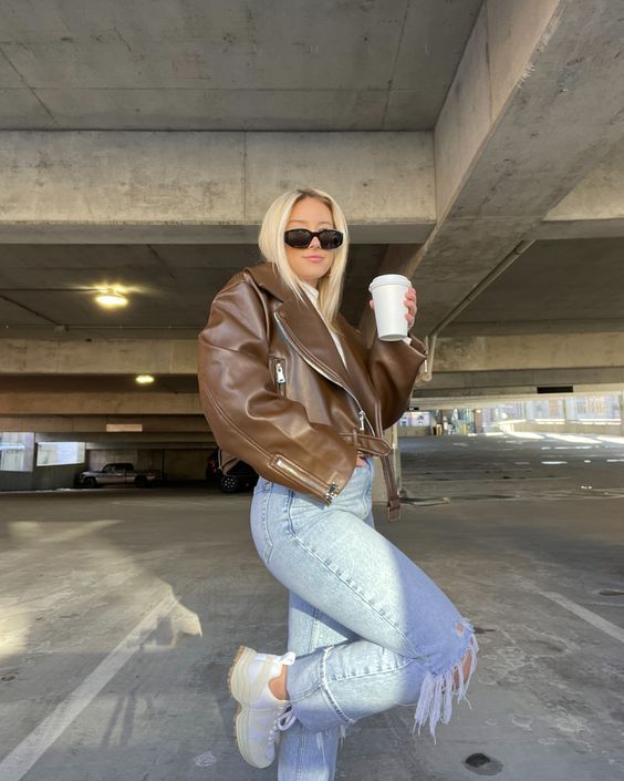 Stílusiskola: barna bőrkabát - az őszi szezon egyik legnagyobb trendje -  -  - barna bőrdzseki, bőrdzseki, divat, oufit, stílus, 