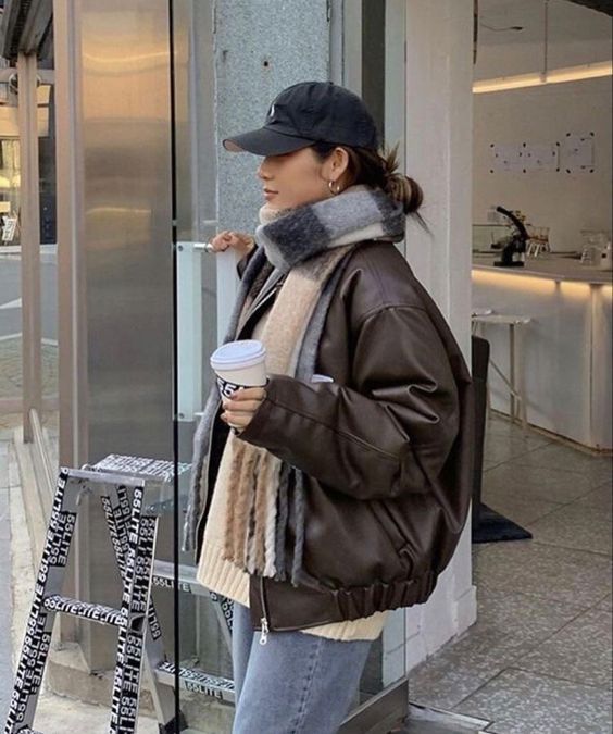 Stílusiskola: barna bőrkabát - az őszi szezon egyik legnagyobb trendje -  -  - barna bőrdzseki, bőrdzseki, divat, oufit, stílus, 