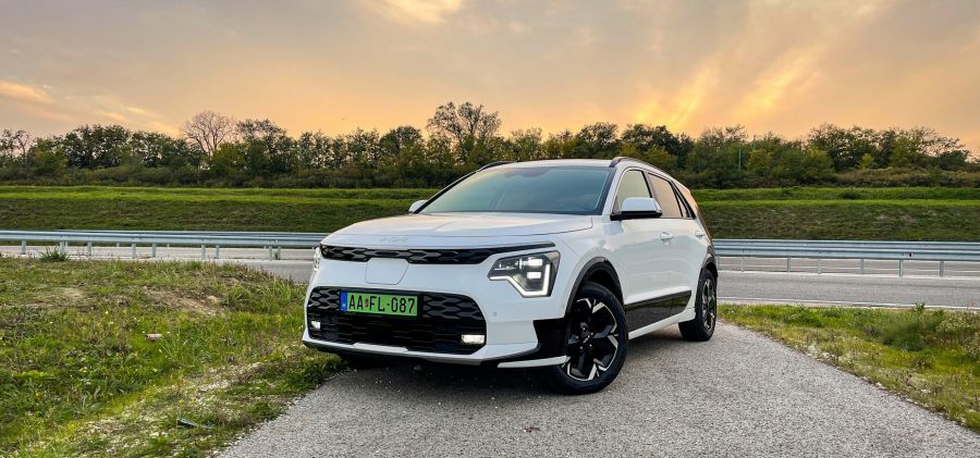 Briliáns - Kia Niro EV Kryptonite - Autó & Motor - MOBILITY - 2022 KIA e-Niro Kryptonite teszt, 2022 KIA e-Niro teszt, 2022 KIA Niro EV Kryptonite teszt, e-Niro teszt, elektromos Niro teszt, KIA e Niro, kia niro, KIA Niro EV, Niro EV teszt, 