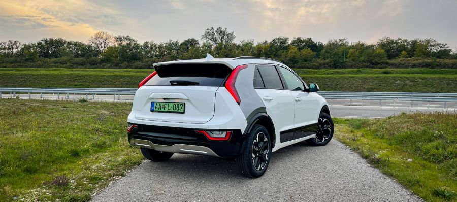 Briliáns - Kia Niro EV Kryptonite - Autó & Motor - MOBILITY - 2022 KIA e-Niro Kryptonite teszt, 2022 KIA e-Niro teszt, 2022 KIA Niro EV Kryptonite teszt, e-Niro teszt, elektromos Niro teszt, KIA e Niro, kia niro, KIA Niro EV, Niro EV teszt, 