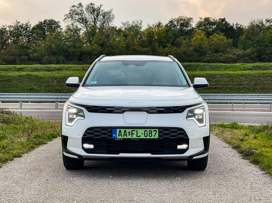 Briliáns - Kia Niro EV Kryptonite - Autó & Motor - MOBILITY - 2022 KIA e-Niro Kryptonite teszt, 2022 KIA e-Niro teszt, 2022 KIA Niro EV Kryptonite teszt, e-Niro teszt, elektromos Niro teszt, KIA e Niro, kia niro, KIA Niro EV, Niro EV teszt, 