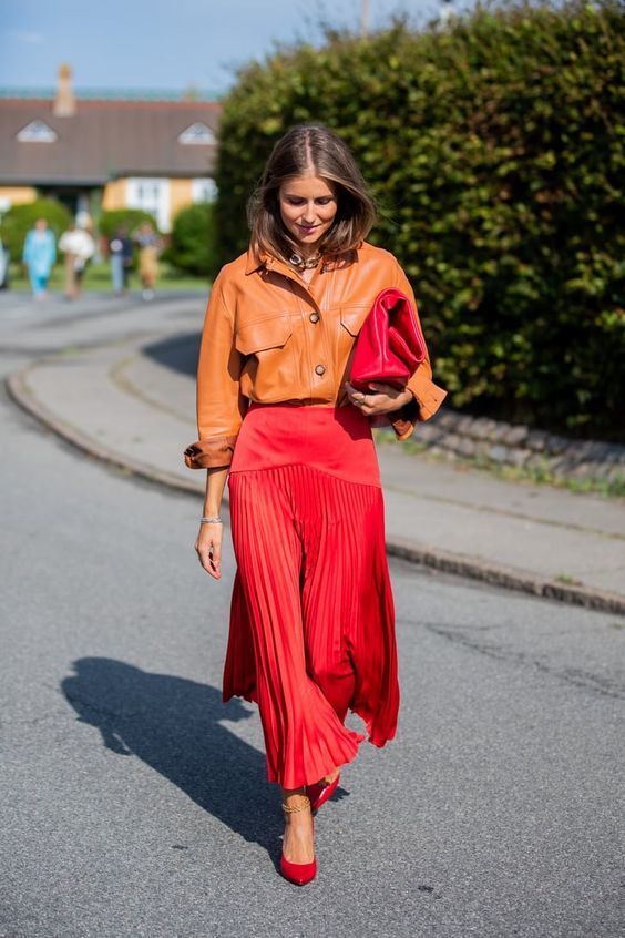 Stílusiskola: piros outfitek szürke hétküznapokra -  -  - divat, outfit, ősz, piros, stílus, 